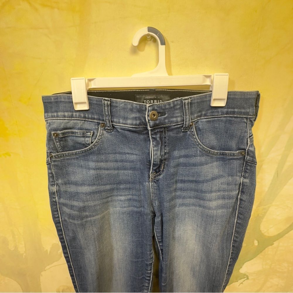 Torrid Women’s Jeans Size 12R Mid Rise Skinny Blue Denim Stretch Regular Length - Picture 3 of 8